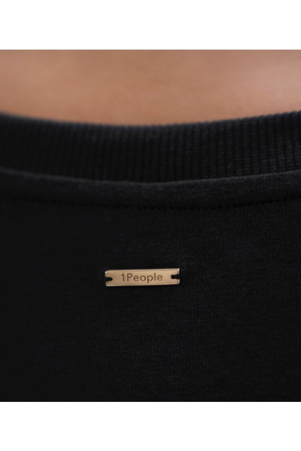 Black Muscat Shoulder Tee